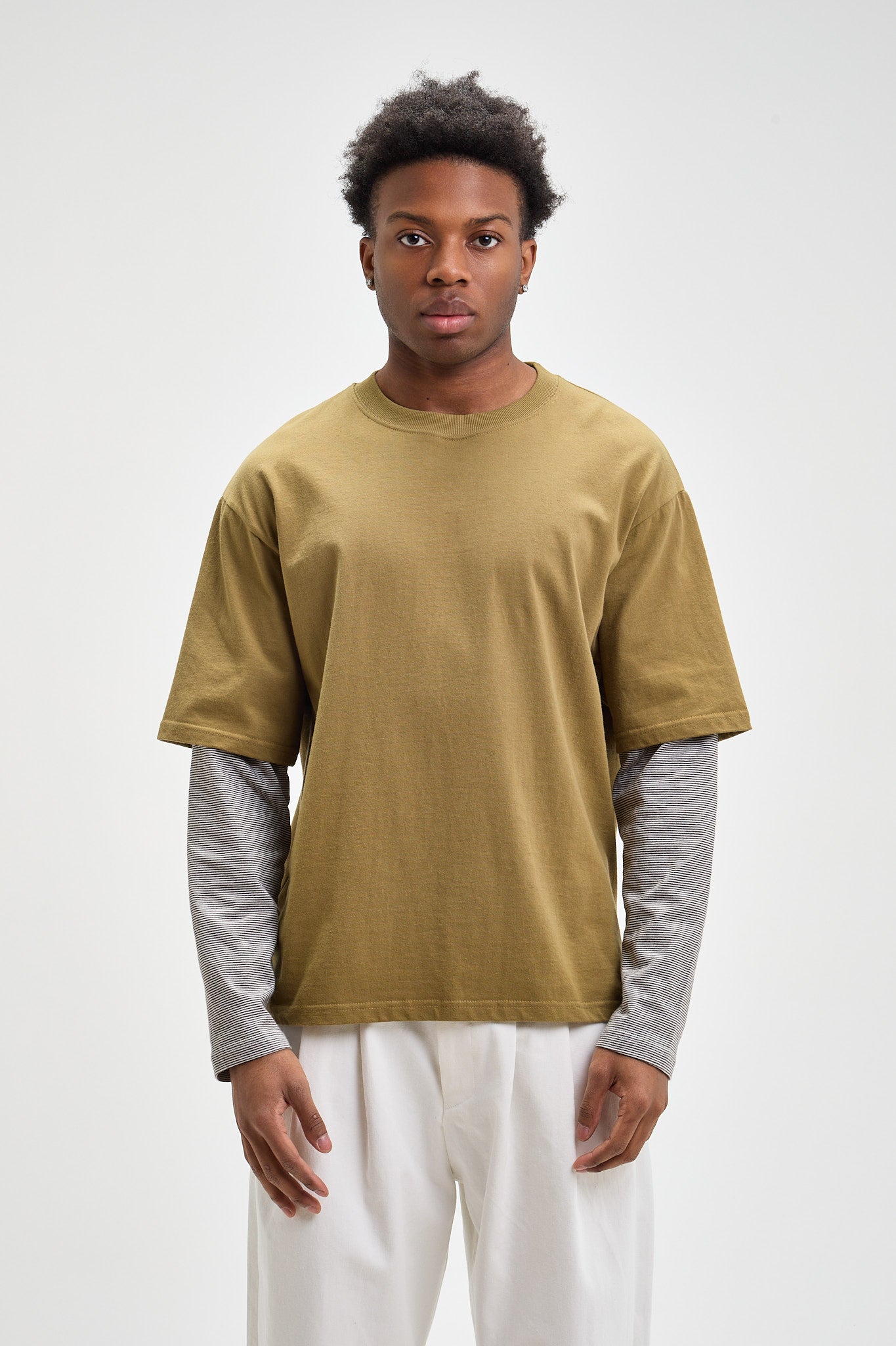 T-shirt à manches rayées superposées